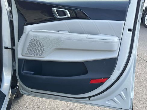 Used 2025 Kia Carnival SX Prestige image 29