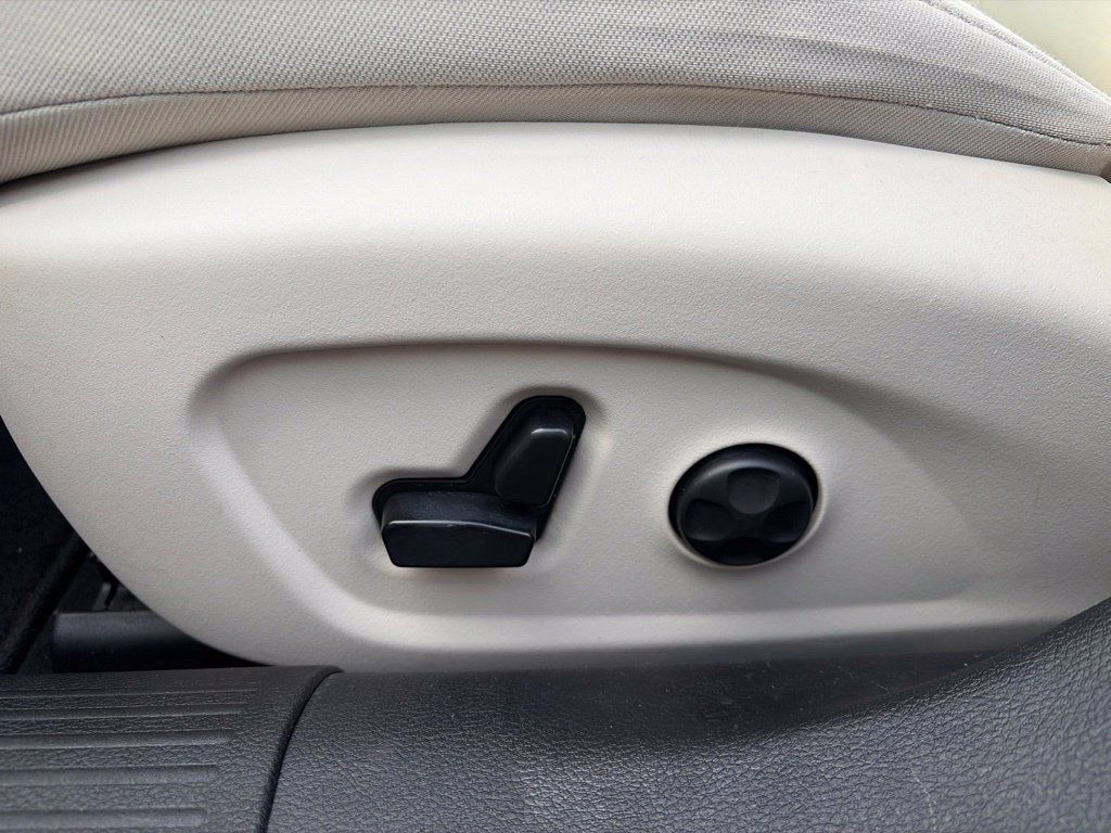Used 2015 Chrysler 200 Limited w/ Convenience Group FWD image 23