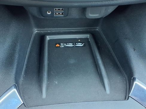 Used 2023 Chevrolet Traverse Premier image 21