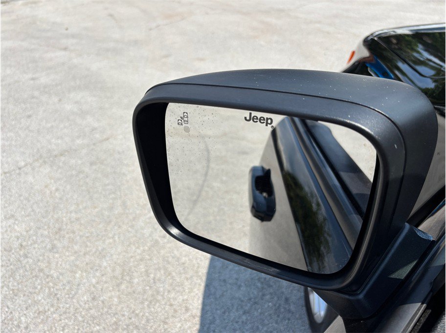 Used 2023 Jeep Renegade Latitude AWD/4WD image 16