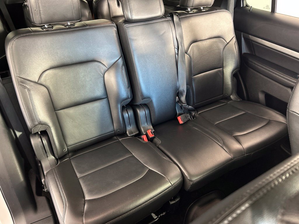 Used 2018 Ford Explorer XLT w/ Equipment Group 202A AWD/4WD image 27
