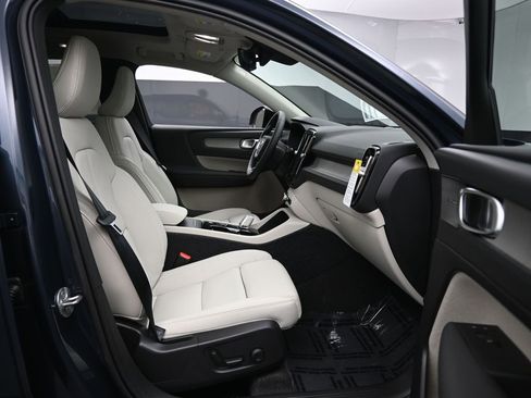 New 2026 Volvo XC40 B5 Ultra w/ Climate Package image 24