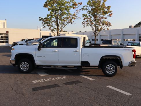 Used 2025 Chevrolet Silverado 2500 LT w/ Safety Package AWD/4WD image 7