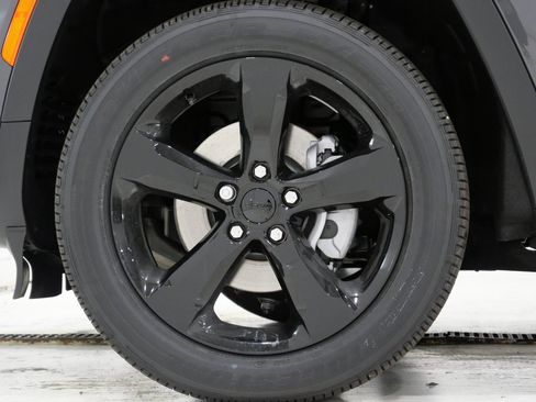 New 2025 Jeep Grand Cherokee 4WD image 10