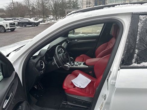 Used 2023 Alfa Romeo Stelvio Veloce image 7