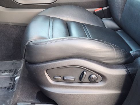 Used 2023 Porsche Cayenne Platinum Edition image 23