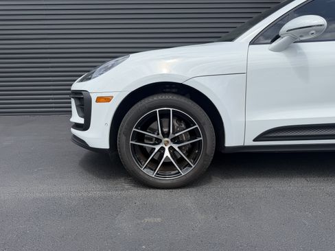 Certified 2023 Porsche Macan AWD/4WD image 11