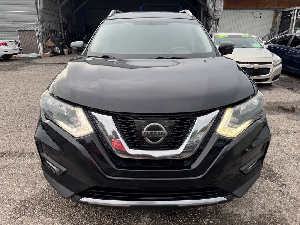 Used 2017 Nissan Rogue SV w/ SV Premium Package FWD image 3