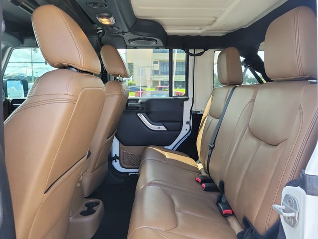 Used 2013 Jeep Wrangler Unlimited Sahara w/ Connectivity Group AWD/4WD image 9