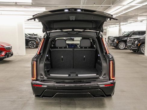 Used 2026 Cadillac Vistiq Platinum image 26