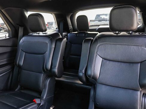 Used 2020 Ford Explorer Limited image 18