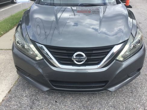 Used 2017 Nissan Altima 2.5 SR w/ Midnight Edition Package image 2