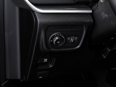 Used 2022 Jeep Grand Cherokee Limited image 37