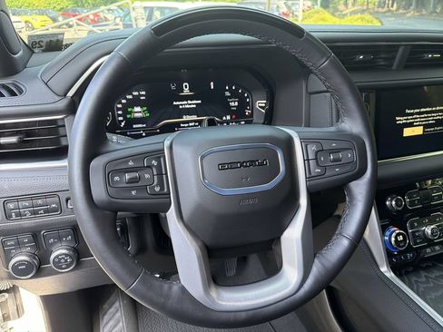 Used 2024 GMC Yukon Denali w/ Advanced Technology Package AWD/4WD image 23
