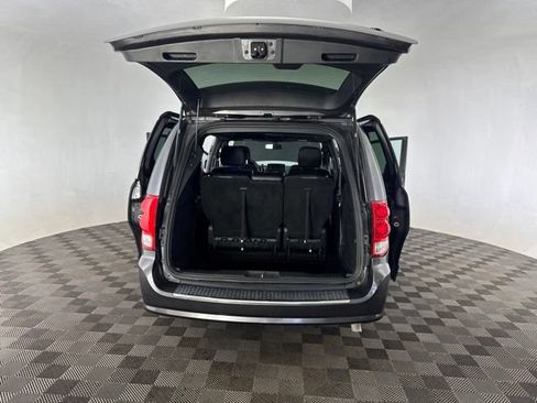 Used 2017 Dodge Grand Caravan GT FWD image 17