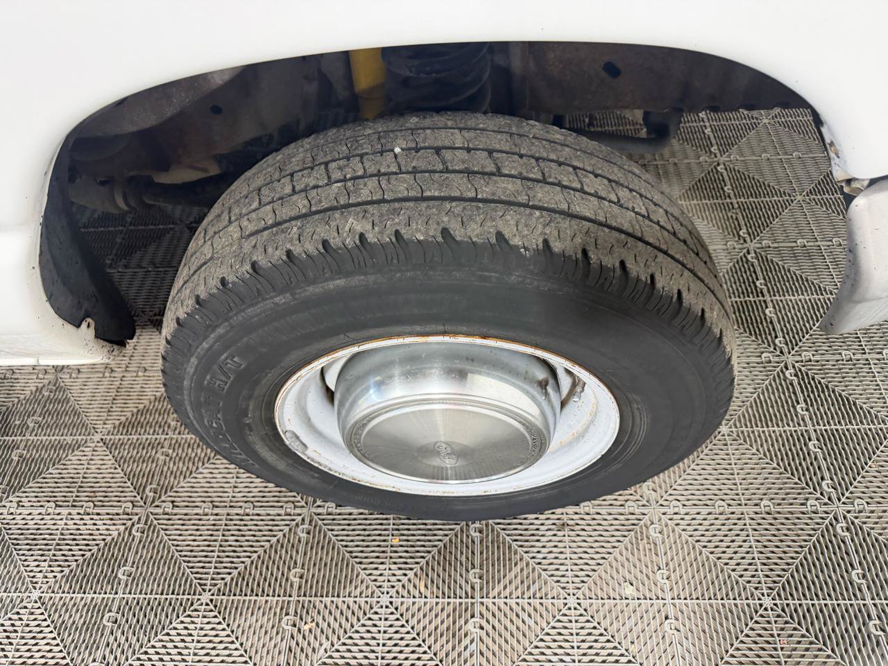 Used 1995 Ford E-250 and Econoline 250 Heavy-Duty RWD image 9