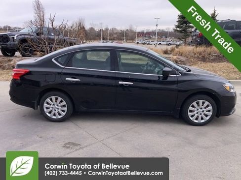 Used 2016 Nissan Sentra SV image 2