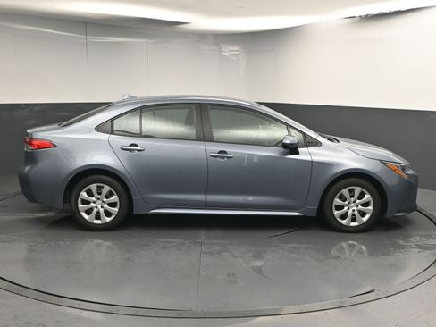 Used 2025 Toyota Corolla LE image 9