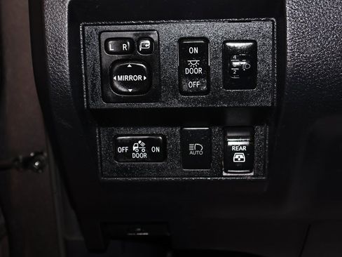 Used 2021 Toyota Tundra Platinum image 28