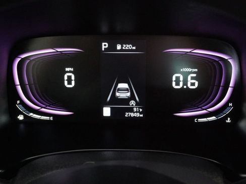 Used 2023 Kia Soul LX w/ LX Technology Package FWD image 11