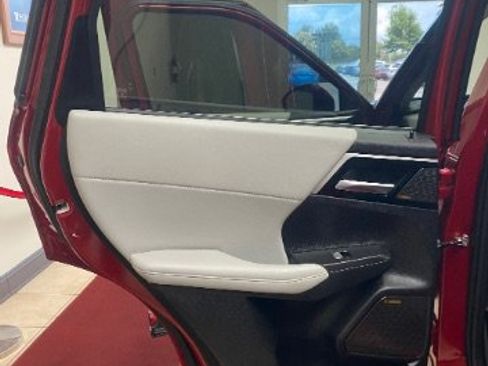 Used 2025 Mitsubishi Outlander SE FWD image 10