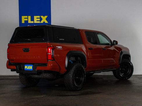 Used 2025 Toyota Tacoma TRD Off-Road AWD/4WD image 5