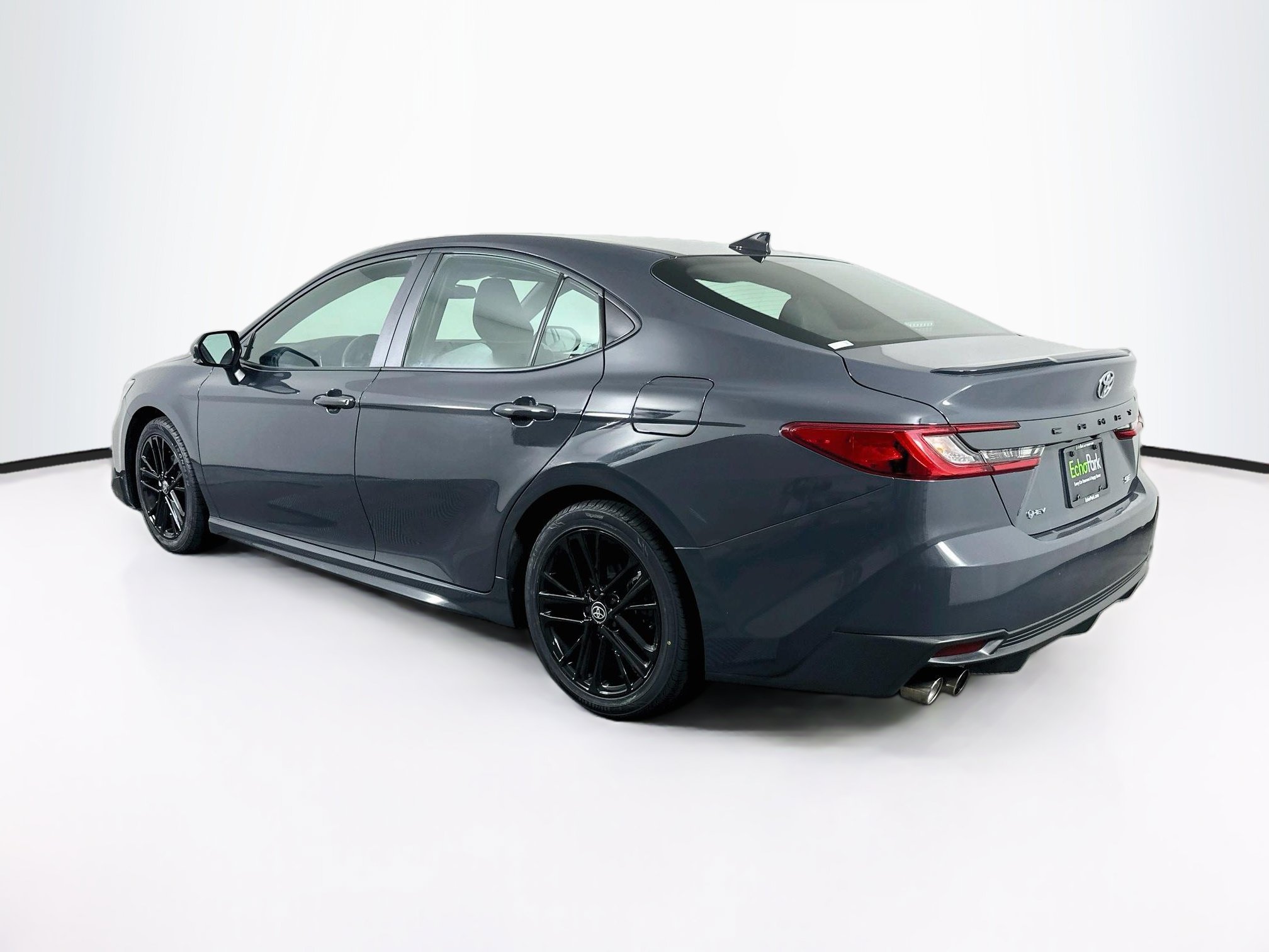 Used 2025 Toyota Camry SE FWD image 5