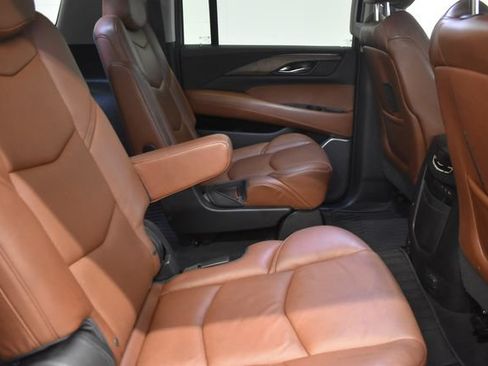 Used 2017 Cadillac Escalade ESV Premium Luxury AWD/4WD image 17