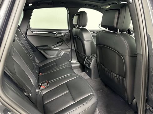 Certified 2025 Porsche Macan AWD/4WD image 24