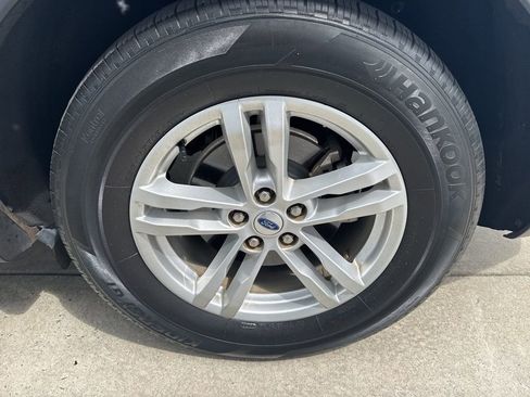 Used 2023 Ford Explorer XLT image 7