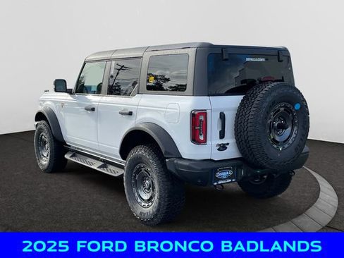 New 2025 Ford Bronco Badlands image 3