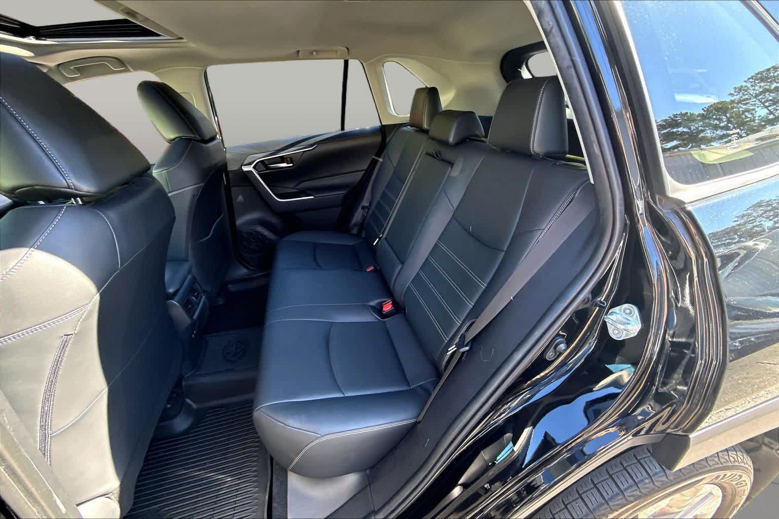 Used 2019 Toyota RAV4 XLE Premium w/ Cold Weather Package AWD/4WD image 21