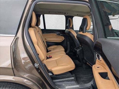 Used 2016 Volvo XC90 T6 Momentum w/ Momentum Plus Package AWD/4WD image 18