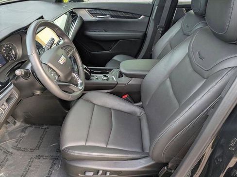 Used 2024 Cadillac XT6 Premium Luxury image 17