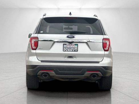 Used 2018 Ford Explorer XLT FWD image 4