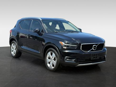 Used 2021 Volvo XC40 T5 Momentum AWD/4WD image 3
