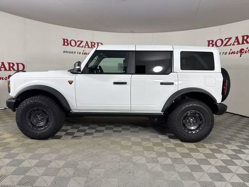 New 2025 Ford Bronco Badlands image 4