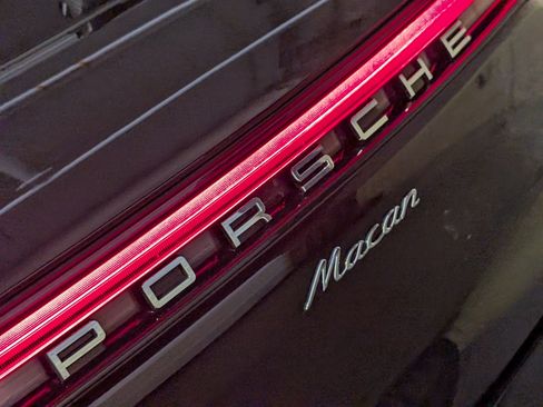 Certified 2026 Porsche Macan AWD/4WD image 16