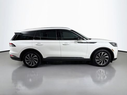 Used 2026 Lincoln Aviator 2WD image 4