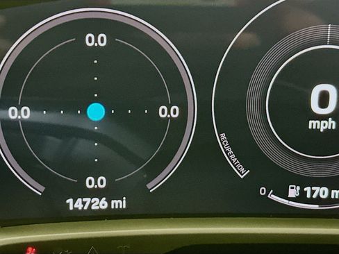 Used 2020 Porsche Taycan 4S image 9