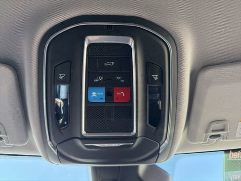 Used 2023 Jeep Grand Cherokee Limited image 21