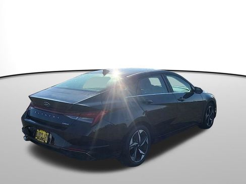 Used 2022 Hyundai Elantra Limited image 14