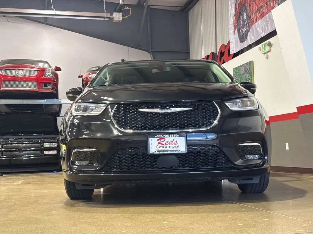 Used 2023 Chrysler Pacifica Touring-L FWD image 20