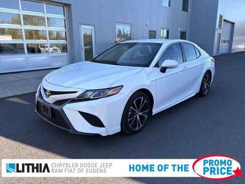 Used 2018 Toyota Camry SE w/ Convenience Package image 1