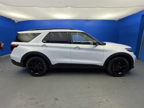 Used 2020 Ford Explorer ST w/ ST Street Pack image 7