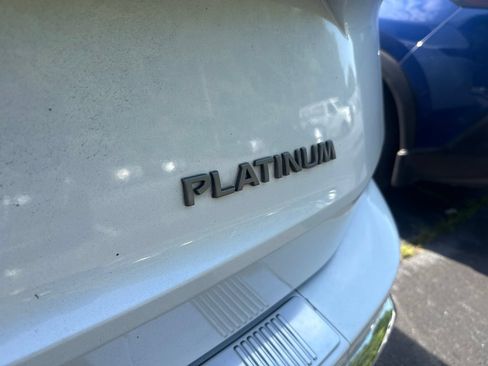 Used 2024 Nissan Rogue Platinum FWD image 2