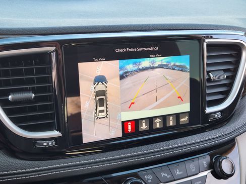 Used 2024 Chrysler Pacifica Limited w/ Trailer Tow Group image 21