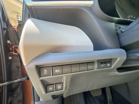 Used 2023 Toyota Sienna LE FWD image 11