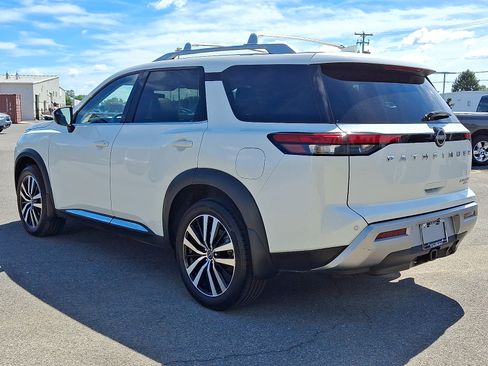 Used 2023 Nissan Pathfinder Platinum w/ Cargo Package AWD/4WD image 4