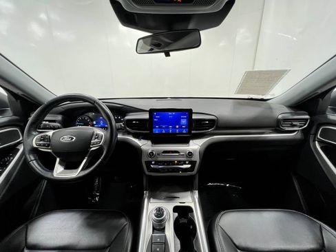 Used 2021 Ford Explorer XLT w/ Equipment Group 202A AWD/4WD image 21